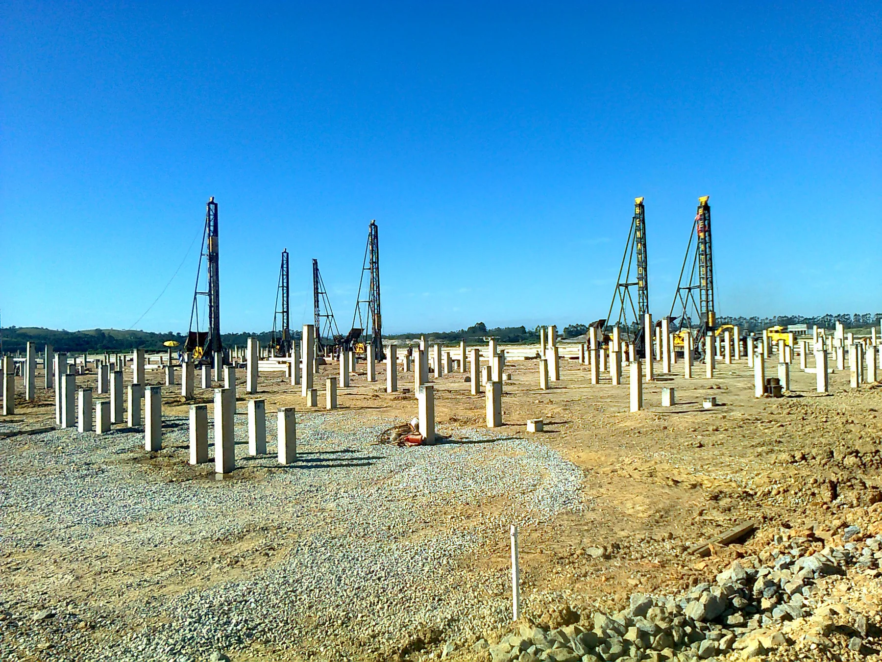 Registro de obra com estacas pré-moldadas